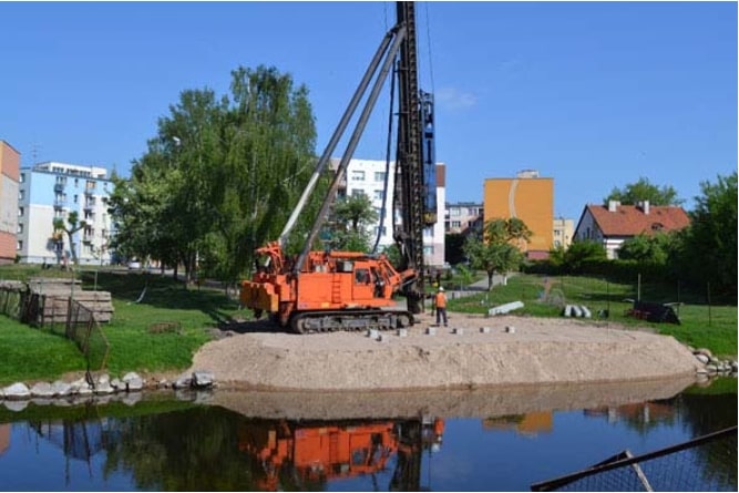 Praktycznie metody szacowania poziomu drgań w czasie robót palowych - metoda empiryczna