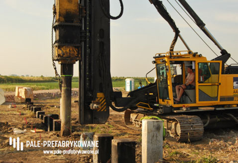 Wspomaganie wbijania pala