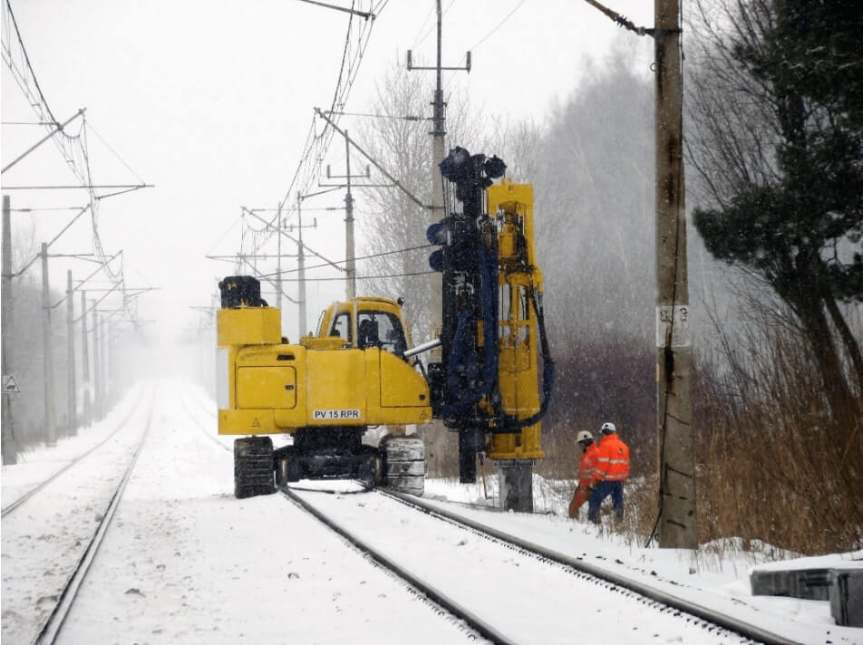 Oddziaływanie środowiska gruntowo-wodnego na pale