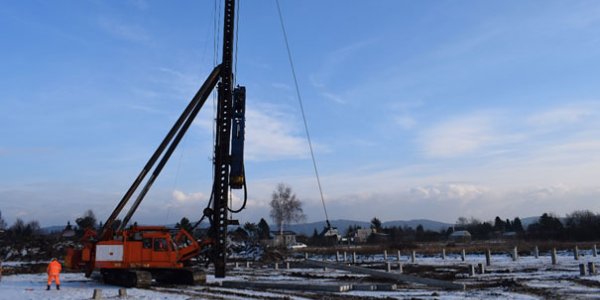 Rumia - posadowienie hali produkcyjnej na palach prefabrykowanych