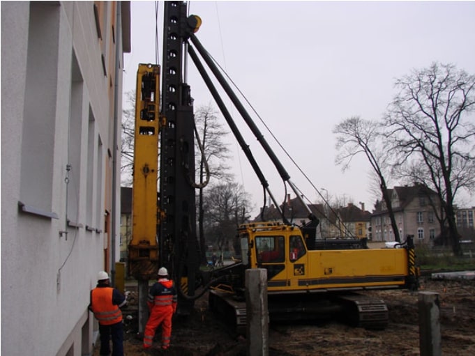 Praktycznie metody szacowania poziomu drgań w czasie robót palowych - metoda empiryczna