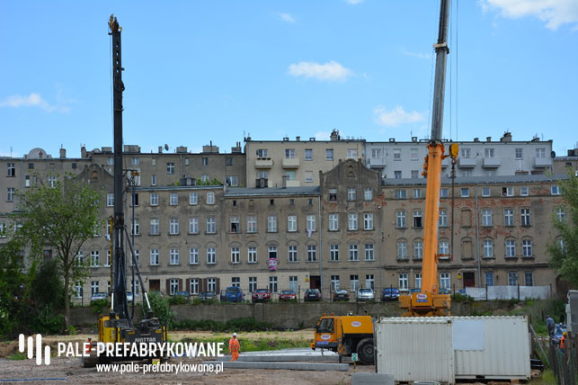 Gniezno - fundament wielorodzinnego budynku mieszkalnego na żelbetowych palach prefabrykowanych wbijanych