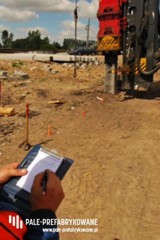 Wbijanie prefabrykatu pala w grunt