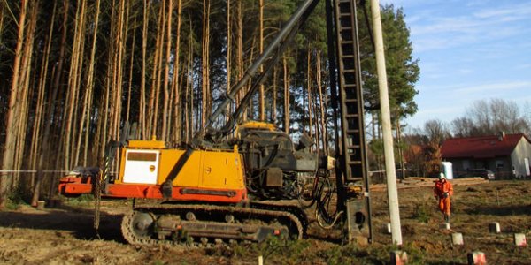 Słone - fundamenty domu jednorodzinnego na palach prefabrykowanych