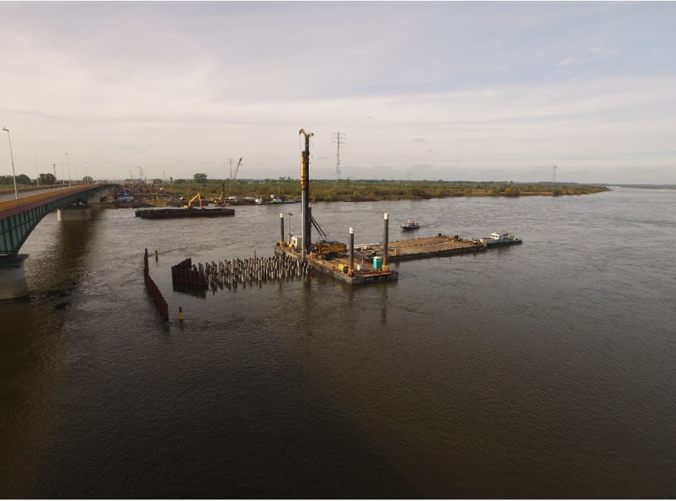 Oddziaływanie środowiska gruntowo-wodnego na pale